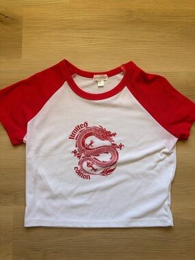 Orange Kiss- Women’s Red & White Dragon Graphic Crop Tee - L NWOT
